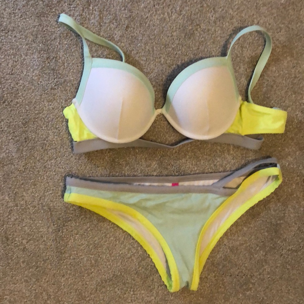 Victoria’s Secret bikini